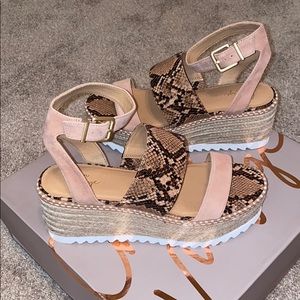 Crown Vintage Snakeskin Wedges